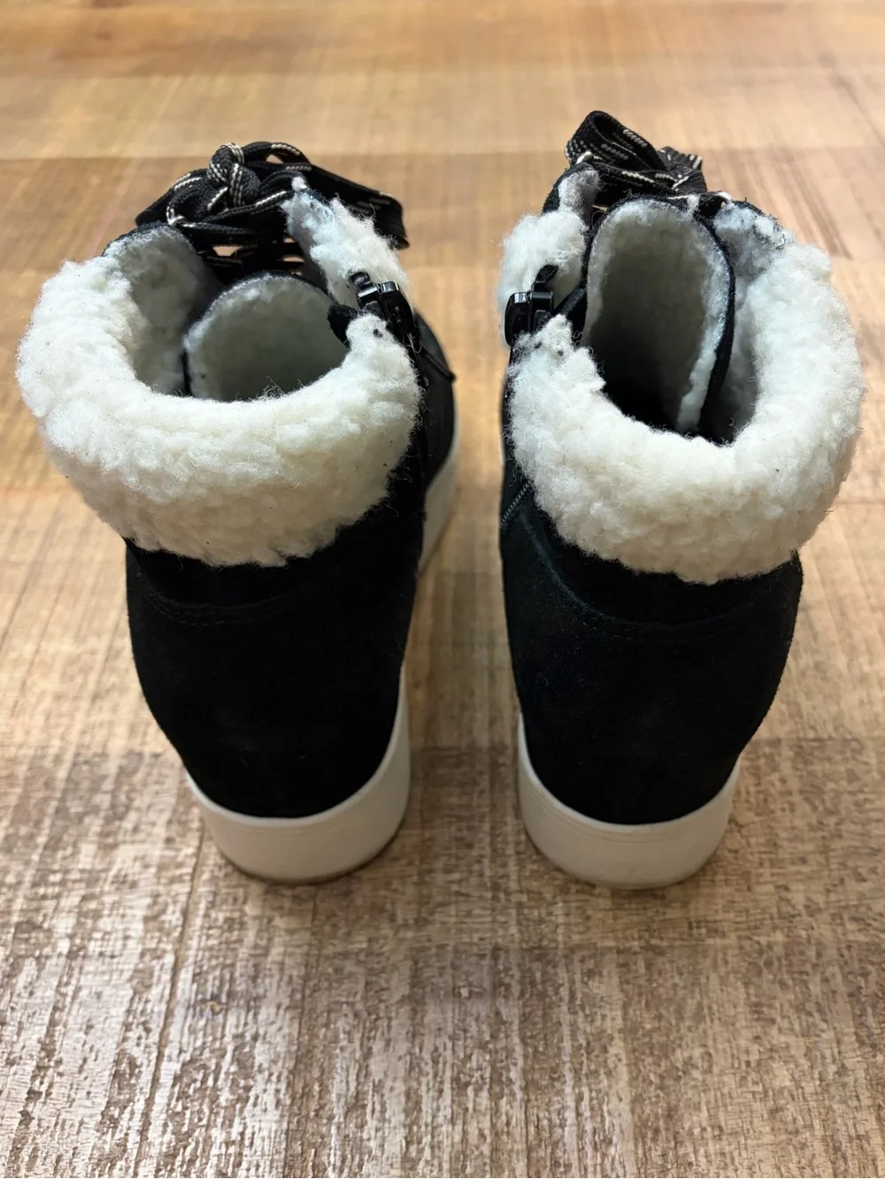 Steve Madden Black Insole with Cream Shearling Lining